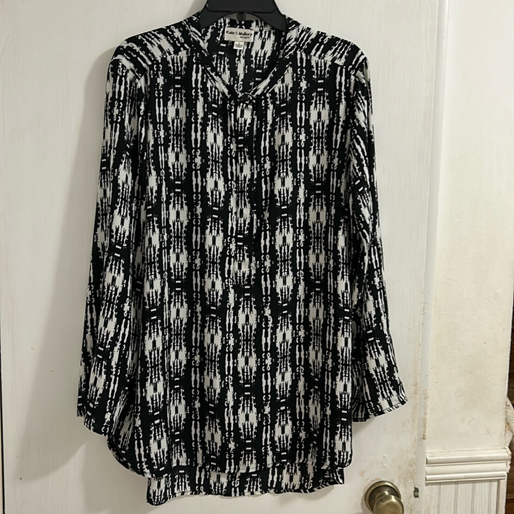 Kate & Mallory Designs Black and White Long Sleeve Tunic Top.